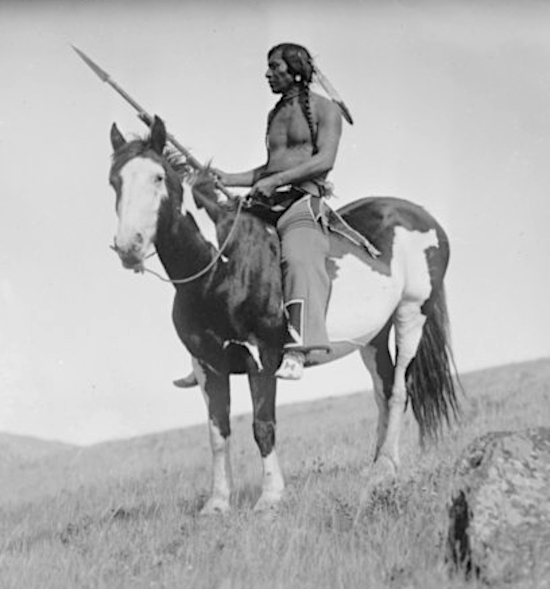 File:Indio montado sobre un caballo.jpg