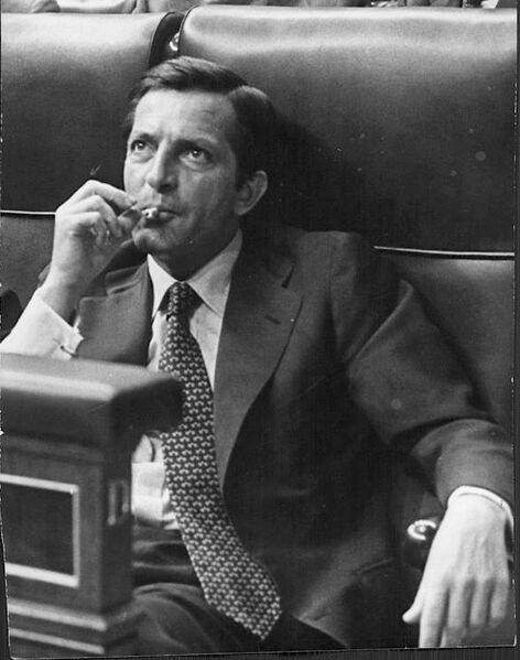 File:Adolfo Suarez-fumando.jpg