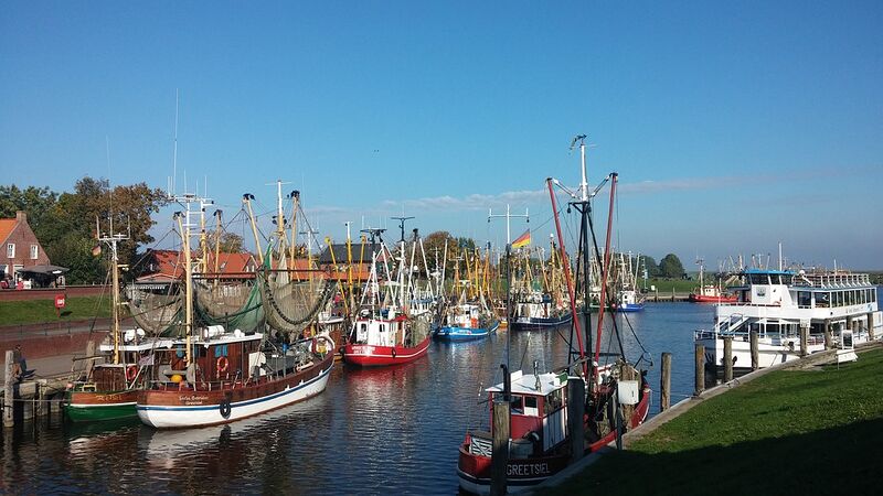 File:Greetsiel-port.jpg